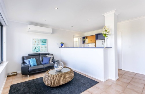 Ledge Point House | Seaview Apartment