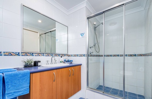 Ledge Point House | Seaview Apartment