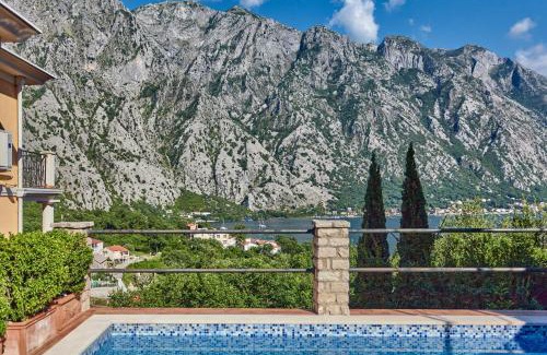 Orahovac Apartment | SEAVIEW Apartment with POOL