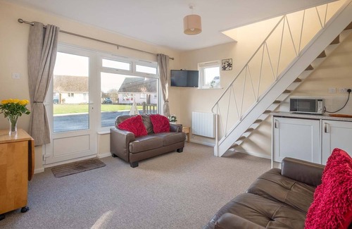Seaview House | Seaview Beach Cottage, 3 Bedrooms Sleeps 5 200 Yards From The Beach