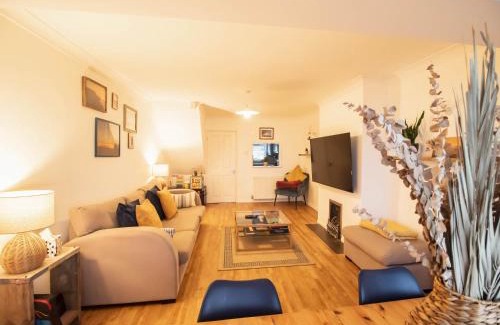 Seaford House | Seaview Beach house stones throws from the sea By Air Premier