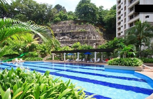 Tanjung Bungah Condo | Seaview Designer Condo by Beach with Big Pool