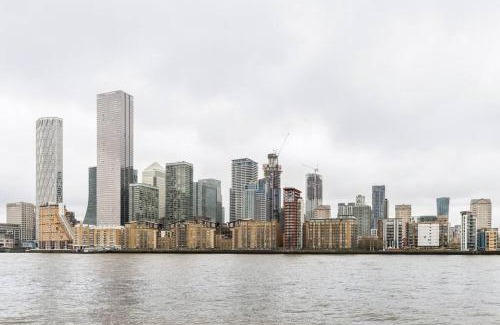 Surrey Docks House | Seaview