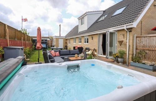 Pakefield House | Seaview