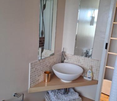 Montrose Apartment | Seaview