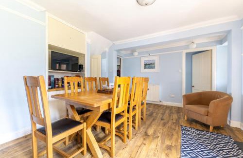 Nairn House | Seaview House - A Traditional Home by the Beach