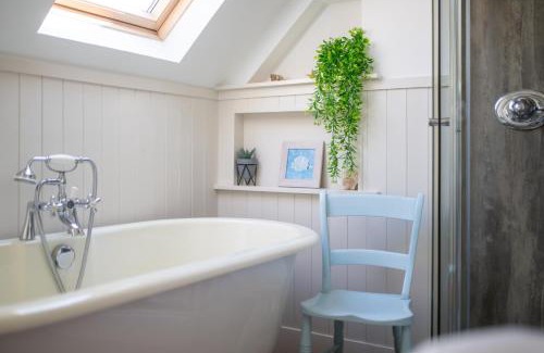 Nairn House | Seaview House - A Traditional Home by the Beach