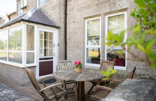 Nairn House | Seaview House - A Traditional Home by the Beach