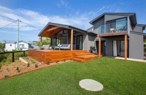 Culburra Beach House | Seaview I Pet Friendly with Stunning Views I 1 Min to Beach