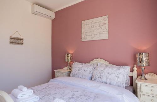 Ghajnsielem Apartment | Seaview Luxury Penthouse with Shared Swimming Pool