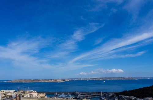 Ghajnsielem Apartment | Seaview Luxury Penthouse with Shared Swimming Pool