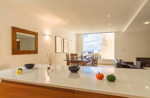 Qawra Apartment | Seaview Pool Dolmen Apt St Paul's Bay, Saint Paul's Bay, Malta