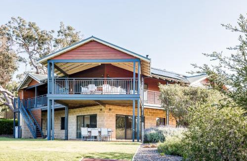 Eagle Bay House | Seaview Retreat