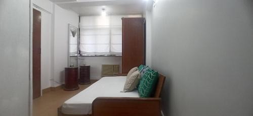 Bandra West House | SEAVIEW Room Bandra W Bandstand Nr Taj WOMEN ONLY