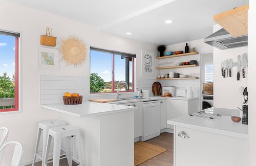 Mangawhai Heads House | Seaview Sanctuary - Mangawhai Holiday Home