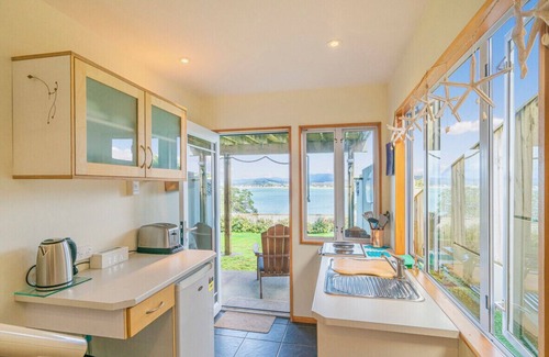 Whitianga Cottage | Seaview Serenity- Whitianga Holiday Home