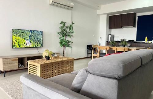 Tanjung Bungah Apartment | Seaview Water Purify Cozy Comfortable for Short & Long Stay in The Landmark by Katana