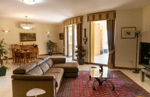 Paceville Apartment | SeaViewPortomasoYacht apartment, next to Paceville