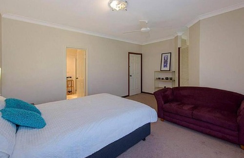 South Bunbury House | Seaviews on Ramillies