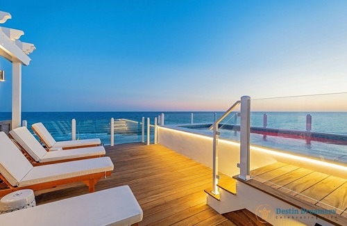 Seawalk Circle House | 🐚🐬 Seawalk Sanctuary | Private Beach Access | Rooftop Pool | 30A Views | Free Chair Service