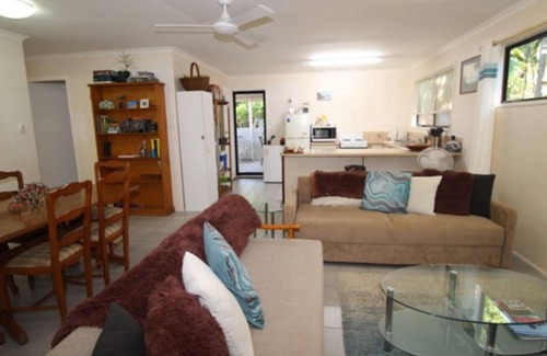 Nelly Bay House | Seaward Cottage, Nelly Bay