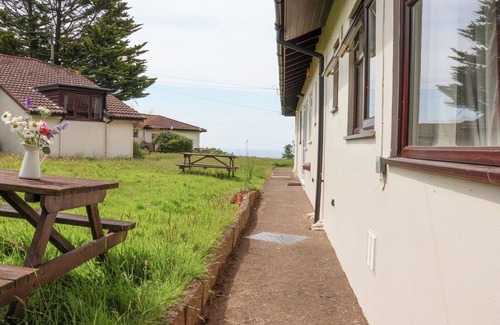 Sidmouth Cottage | SEAWEED, pet friendly, with a garden in Sidmouth
