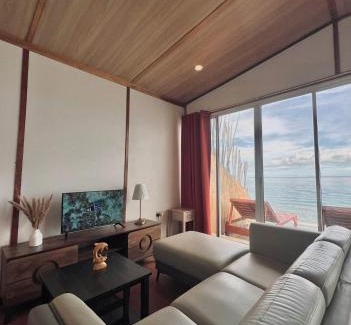Sabah Bed & Breakfast | Seaweed Village Deluxe Room