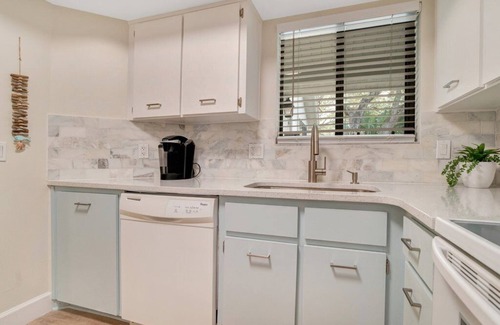 New Smyrna Beach Villa | SeaWoods VILLA. WALK to the Beach!