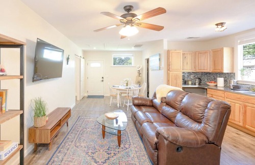 Sebastopol Cottage | Sebastopol Country Getaway - 15 Minutes Walk to Downtown