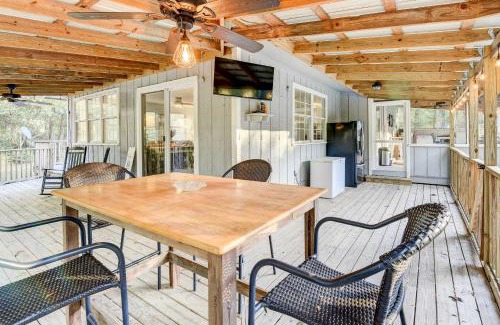 Crestview House | Secluded 2-Home Getaway on Less Than 13 Forest Acres!