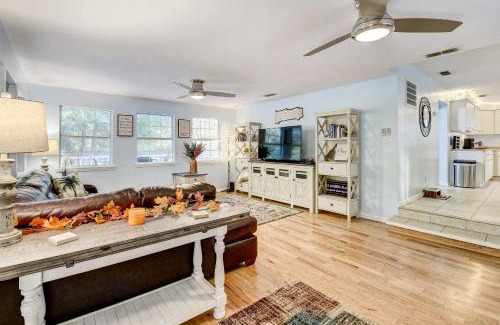 Crestview House | Secluded 2-Home Getaway on Less Than 13 Forest Acres!
