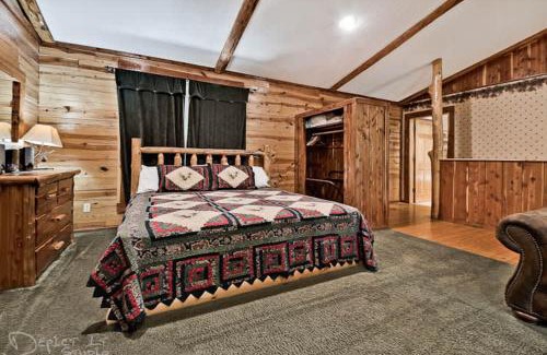 Sylvan Shores House | Secluded 2 story cabin Pool WiFi smart TVs