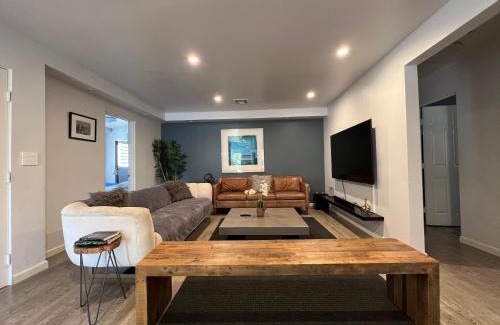 Inglewood House | Secluded 2BR 2BA Unit near Beach & DTLA