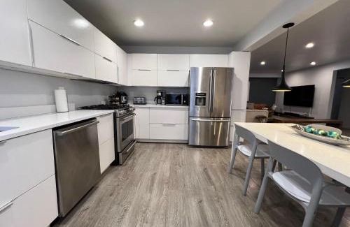 Inglewood House | Secluded 2BR 2BA Unit near Beach & DTLA