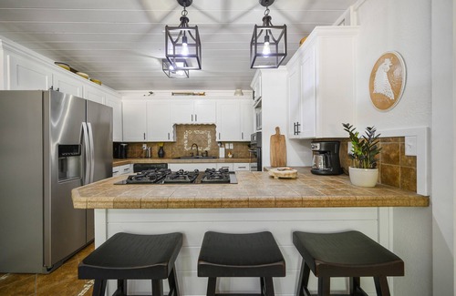 Broken Bow House | Secluded 4 bedroom farmhouse nestled on 8 acres with large lawn and oak trees.