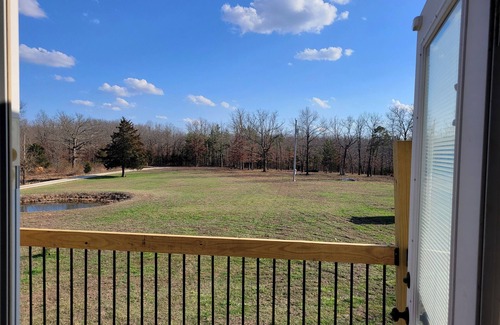 Licking House | Secluded 6-bedroom housenWiFi & AC~Jetted tubnHiking trail~Manicured acreage