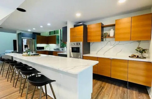 Fairfax Station House | Secluded 6-BR - Heated Pool & Sauna