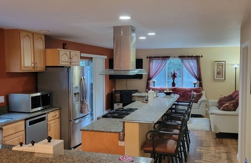 Back Loop House | Secluded and beautiful Mendenhall Valley retreat just 2.8 miles from the glacier