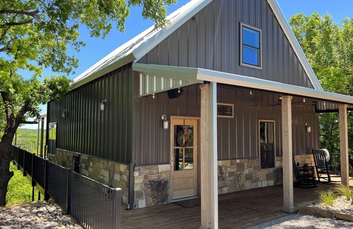Milo Cabin | Secluded and Peaceful Treetop Cabin Retreat, located on Webb Mtn Cattle Ranch.