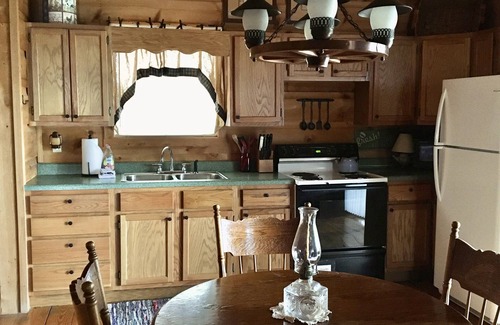 Muddy Pond Cabin | Secluded and Romantic Cabin ~ 35 Private Secluded Acres ~ Jacuzzi Tub!