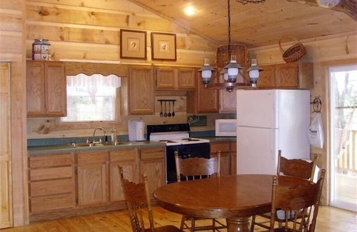 Muddy Pond Cabin | Secluded and Romantic Cabin ~ 35 Private Secluded Acres ~ Jacuzzi Tub!