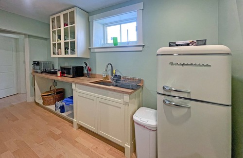 Richmond Apartment | Secluded apt near the lake with mountain views, washer/dryer, firepit, fast WiFi