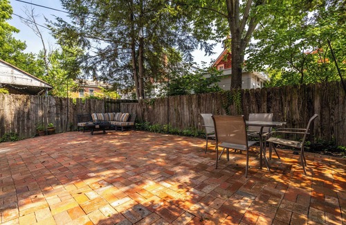 German Village Apartment | Secluded Backyard ✦ Free Street Parking