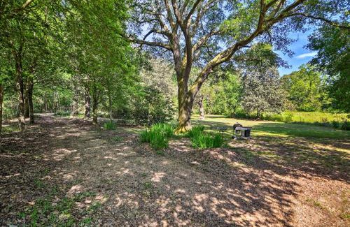 Clinton House | Secluded Baton Rouge Area Hideaway with Lawn!