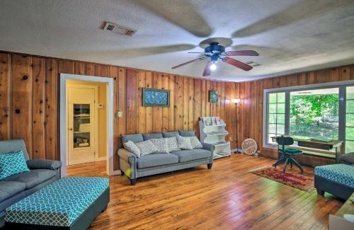 Clinton House | Secluded Baton Rouge Area Hideaway with Lawn!