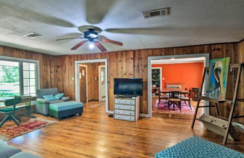 Clinton House | Secluded Baton Rouge Area Hideaway with Lawn!