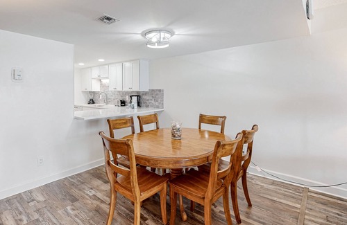 Sunnyside Condo | Secluded beach escape with panoramic Gulf view, tennis courts, balcony & W/D