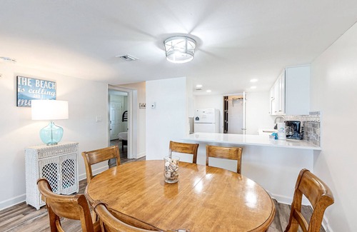 Sunnyside Condo | Secluded beach escape with panoramic Gulf view, tennis courts, balcony & W/D