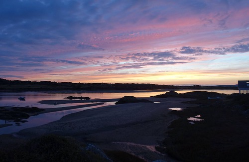Caergeiliog House | Secluded Beach House