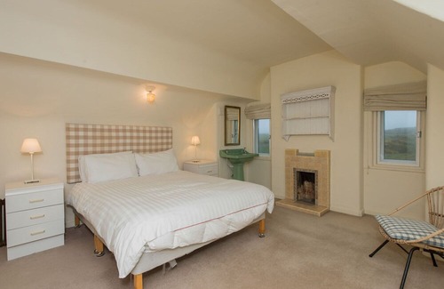 Caergeiliog House | Secluded Beach House